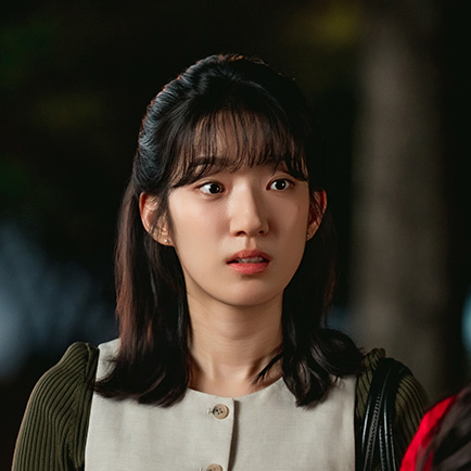 CJ ENM tvN 범죄극 코미디 드라마 언더커버 미쓰홍  김미숙 여, 28세, 한민증권 마강지점 창구직